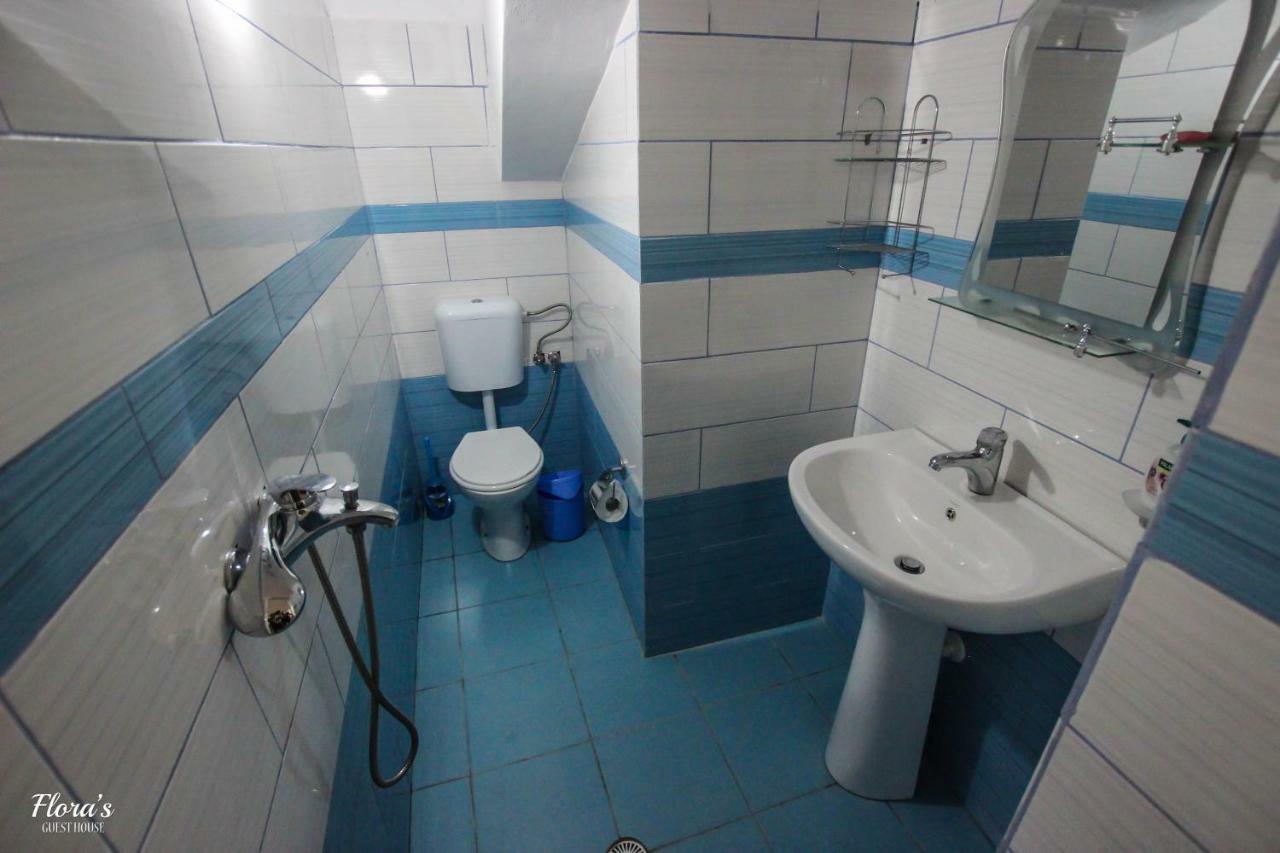 Flora'S Guesthouse 'The Fir Gate' Гірокастра Екстер'єр фото