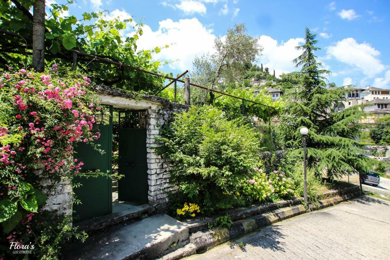 Flora'S Guesthouse 'The Fir Gate' Гірокастра Екстер'єр фото